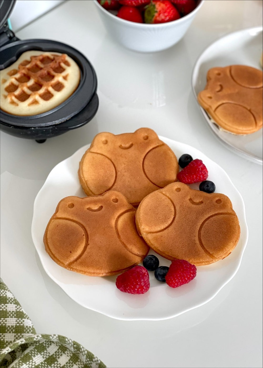 Bubble Mini Waffle Maker - Make Breakfast Special w/ Tiny Hong Kong Egg Style Design, 4 inch Individual Waffler Iron, Electric Non Stick Breakfast